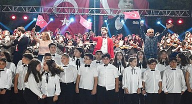 Kemer'in çocuklarından Cumhuriyet ve Atatürk'e vefa konseri