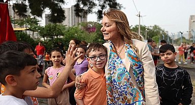 Konak'ın parklarında 23 Nisan coşkusu