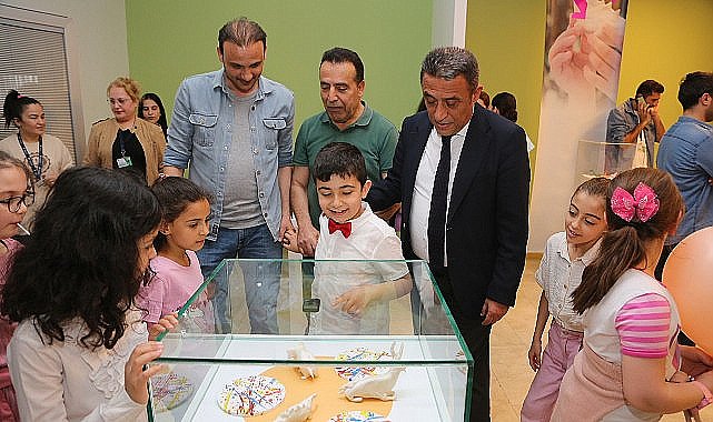 Küçükçekmece Belediyesi'nden Dünya Otizm Farkındalık Günü'nde Anlamlı Sergi