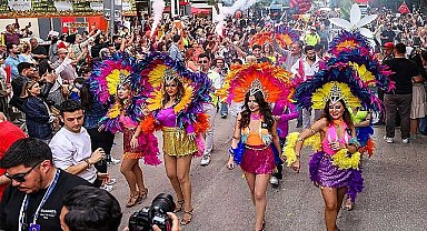 Milyonlarca Kişi Karnaval için Adana'da Buluştu