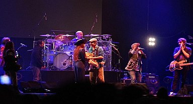 Mor ve Ötesi Alaçatı'yı mest etti