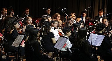 Narlıdere Belediyesi Çocuk Senfoni Orkestrası, 23 Nisan Ulusal Egemenlik ve Çocuk Bayramı'nda Narlıdere AKM'de sahne aldı