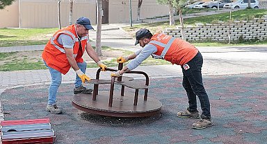 Nevşehir Belediyesi'nin yüzlerce personel ve onlarca iş makinesinden oluşan ekipleri bugün Mehmet Akif Ersoy Mahallesi ve Bekdik Mahallesi'ndeydi.