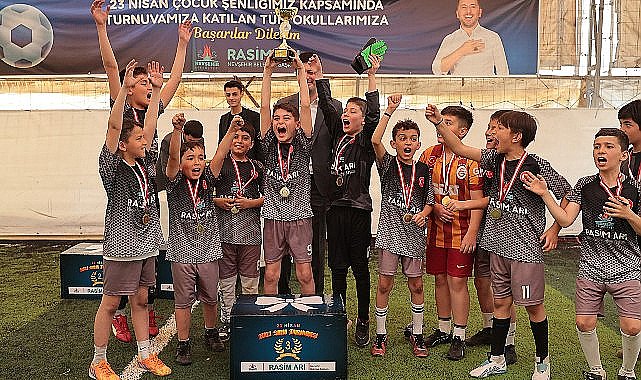 Nevşehir Belediyesi tarafından düzenlenen İlkokullar Arası 23 Nisan Halı Saha Futbol Turnuvası'nda şampiyon Necip Fazıl Kısakürek İlkokulu oldu
