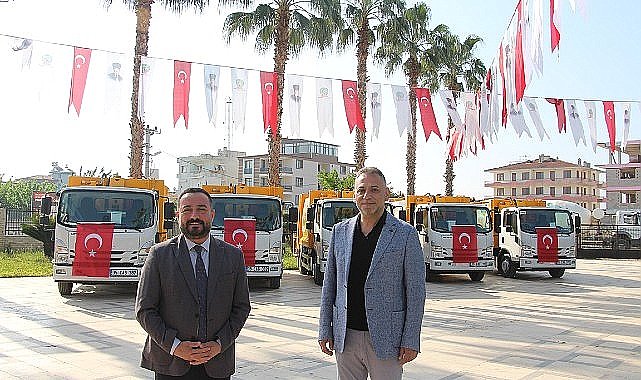 Ödemiş Belediyesi'nin temizlik filosuna 5 yeni araç eklendi