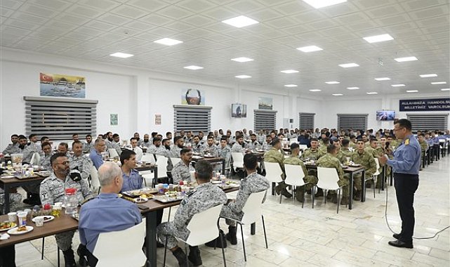 PNS Babur korvetinin personeli ve leventler iftar yaptı