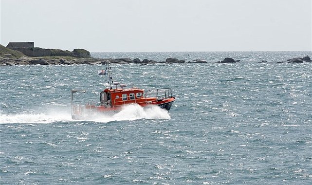Rize Ardeşen açıklarında sürüklenen tekne kurtarıldı