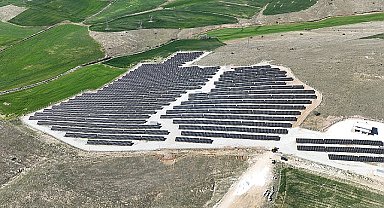 Selçuklu Belediyesi'nin enerji verimliliği ve çevre koruma faaliyetleri kapsamında yaptığı çalışmalarından biri olan Bağrıkurt GES projesinde enerji üretimine başlandı