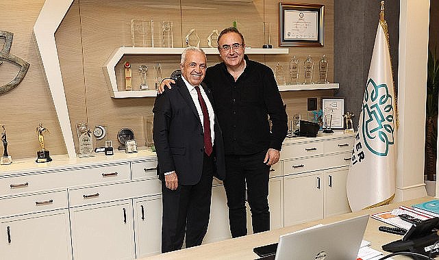 Sunay Akın Eczacılık Kültürü Müzesi'ni Başkan Özdemir'e anlattı