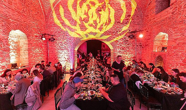 TikTok Türkiye'den 600 yıllık tarihi binada iftar yemeği