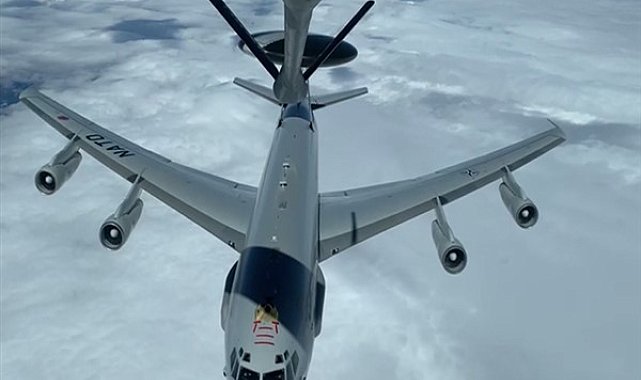 Türk Hava Kuvvetleri'nin tanker uçağı NATO uçağına yakıt ikmali yaptı
