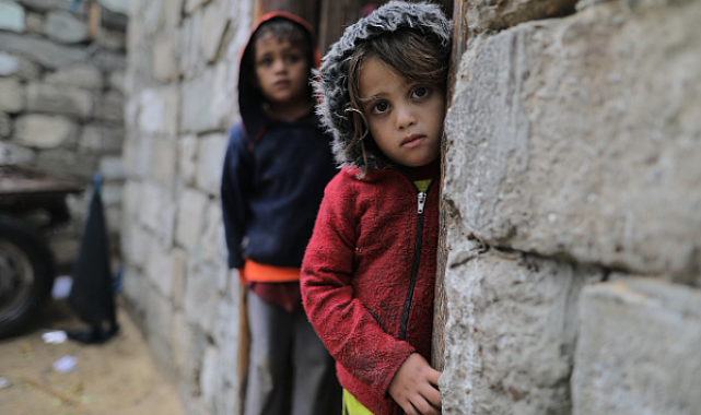 UNRWA: Gazze'de 1.7 milyon insan evlerinden kaçmak zorunda kaldı