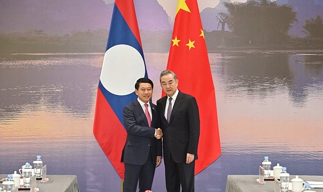 Wang Yi Laoslu mevkidaşıyla görüştü