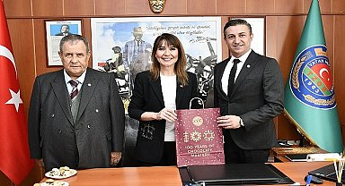 14 Mayıs Dünya Çiftçiler Günü sebebiyle Malkara Ziraat Odası tarafından 14 Mayıs 2024 Salı günü saat 10.30'da Atatürk Anıtı önünde çelenk sunma töreni gerçekleştirildi