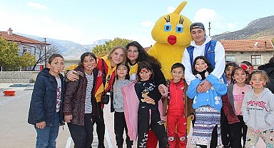 19 Mayıs Atatürk'ü Anma, Gençlik ve Spor Bayramı, Gençlik ve Spor Bakanlığı'nın öncülüğünde yurt genelinde gençlik ve spor festivalleriyle 81 ilde kutlanacak