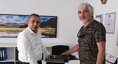1950 model daktiloyu Kültür Evi'ne bağışladı