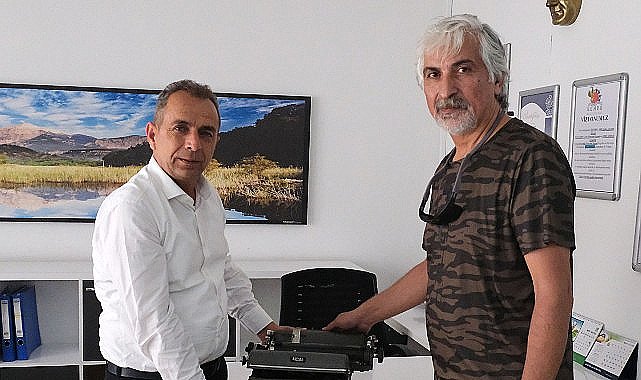 1950 model daktiloyu Kültür Evi'ne bağışladı