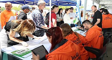 3. Uluslararası Konya Yarı Maratonu İçin Kit Dağıtımı Yapılıyor