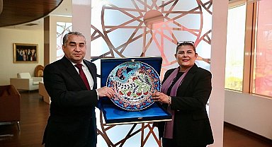 Adnan Menderes Üniversitesi Rektörü Prof. Dr. Bülent Kent'ten Aydın Büyükşehir Belediye Başkanı Özlem Çerçioğlu'na nezaket ziyaretinde bulundu