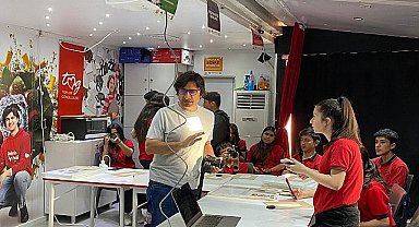 Akbank Güzel Yarınlar Hareketi, Gaziantep'te Depremden Etkilenen Gençlerle Buluşuyor