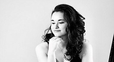 Akbank Sanat'ta Nehir Özzengin İle 