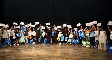 Aydın Büyükşehir Belediyesi Şehir Tiyatrosu'nun genç yetenekleri büyük beğeni topladı