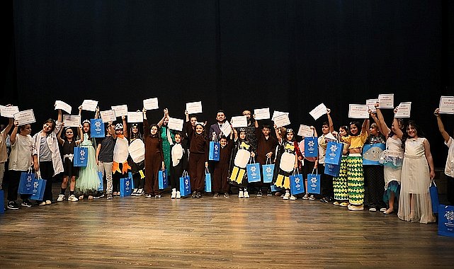 Aydın Büyükşehir Belediyesi Şehir Tiyatrosu'nun genç yetenekleri büyük beğeni topladı