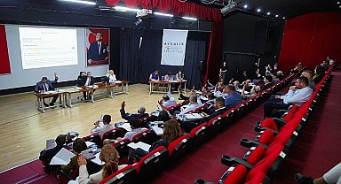 Ayvalık Belediyesi Mayıs ayı olağan meclis toplantısı Vural Sineması Nejat Uygur Sahnesi'nde gerçekleştirildi Can Dostlara Yeni Barınak