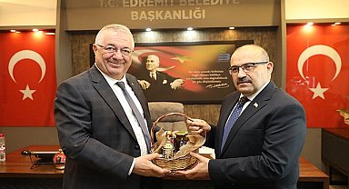Balıkesir Valisi İsmail Ustaoğlu, Edremit Belediye Başkanı Mehmet Ertaş'ı ziyaret etti