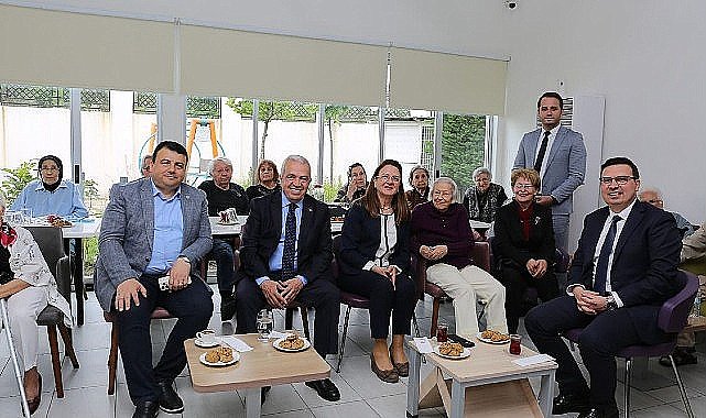 Başkan Şadi Özdemir'den huzurevindeki annelere sürpriz ziyaret