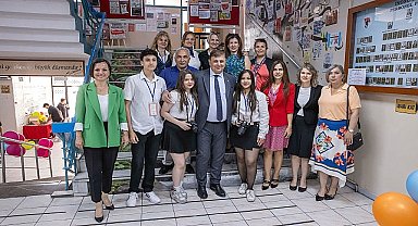 Başkan Tugay'ı duygulandıran sürpriz