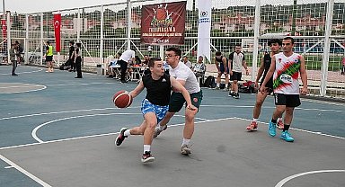 Basketbolcular Gaziemir'de kıyasıya yarıştı