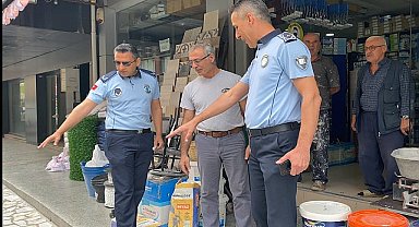 Bayraklı'da kaldırım işgallerine denetim