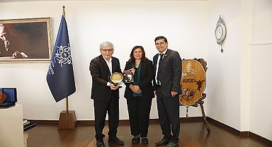 Belediye-İş Sendikası Genel Başkanı Nihat Yurdakul Aydın Büyükşehir Belediye Başkanı Özlem Çerçioğlu'na nezaket ziyaretinde bulundu