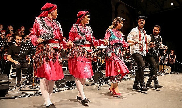 Bornova'da Halk Dansları Festivali