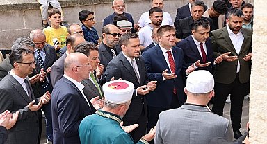 Bu yıl 747.'sini kutladığımız Türk Dil Bayramı ve Yunus Emre'yi Anma Etkinlikleri, bugün başladı.