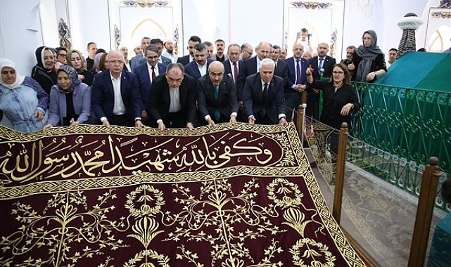 Bursa’da 6 asırlık türbenin ‘puşide örtüsü’ yenilendi