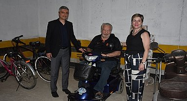 Edremit Belediyesi kentte yaşayan vatandaşlara yardım eli uzamaya, ihtiyaç sahiplerinin yanında olmaya devam ediyor