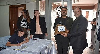 Edremit Belediyesi'nden ücretsiz mama dağıtımı