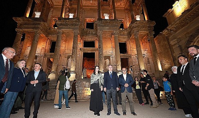 Efes Antik Kenti'nde başlayan gece müzeciliği uygulamasının hayata geçmesi sebebiyle “Efes Ören Yeri Gece Müzeciliği Lansmanı