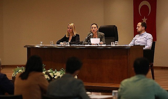 Efes Selçuk Belediye Başkanı Filiz Ceritoğlu Sengel Mayıs Ayı Meclis Toplantısı'nın ilk oturumunda belediye emekçilerine ilişkin önemli açıklamalar yaptı