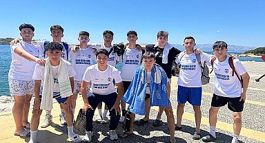 Efes Selçuklu Sporcular Çeşme'de Yapılan Yarımada Spor Oyunlarına Katıldı