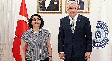 Egeli akademisyen ve ekibi ChatGPT'nin ürettiği metinlerin söylem analizini gerçekleştirecek