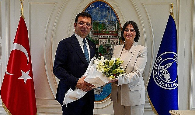 Ekrem İmamoğlu, Üsküdar Belediye Başkanı Sinem Dedetaş'a tebrik ziyaretinde bulundu