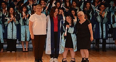 Emel Akın MYO'da 63 öğrenci tekstil sektörüne uğurlandı