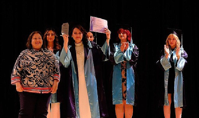 EÜ Moda ve Tasarım Yüksekokulu mezunlarının defilesi göz kamaştırdı