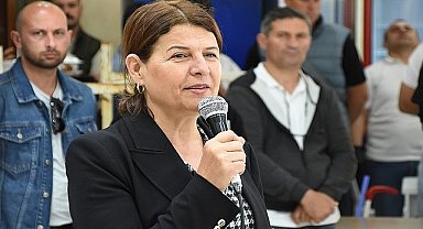 Foça Belediye Başkanı Saniye Bora Fıçı, 1 Mayıs Emek ve Dayanışma Günü'nde belediye çalışanlarıyla bir araya geldi