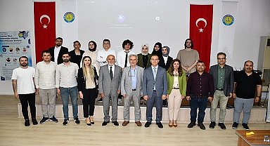 Harran Üniversitesi Teknik Bilimler Meslek Yüksekokulu, 'Yazılımın Ritmi, Matematiğin Melodisi: Dijital Dünyanın Senfonisi' adlı 1. Öğrenci Çalıştayını başarıyla gerçekleştirdi