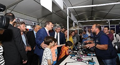  Hisarcıklıoğlu'dan Bilişim Fuarı'na tam not