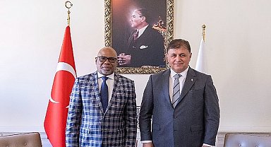 İzmir Büyükşehir Belediye Başkanı Dr. Cemil Tugay, Güney Afrika'nın Cape Town Belediyesi'nden üst düzey heyeti ağırladı